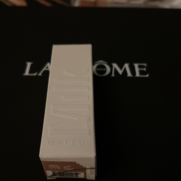 Milk make up flex foundation stick - Picture 3 of 5